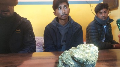 ठूलो मात्रामा युरेनियमसहित बाराबाट तिन जना पक्राउ